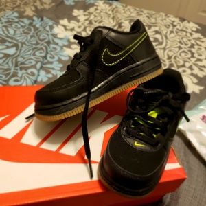 LIMITED EDITION Toddler Air Force 1's 8c